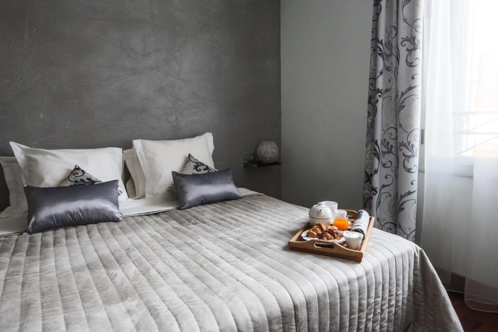 URBAN - Two-Bedroom and One-Single Bedroom Apartment