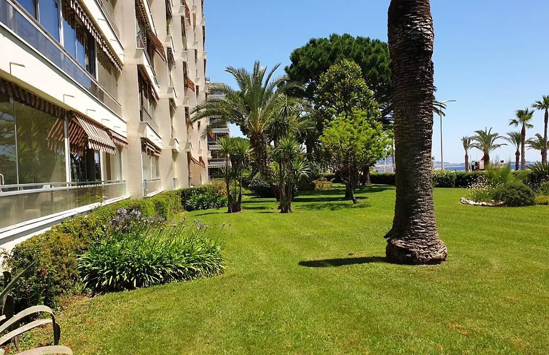Garden And Beach Sea View Apartment Cannes-1