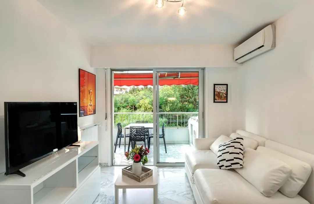 Appartement 2 pièces au calme proche Martinez avec parking privé-1