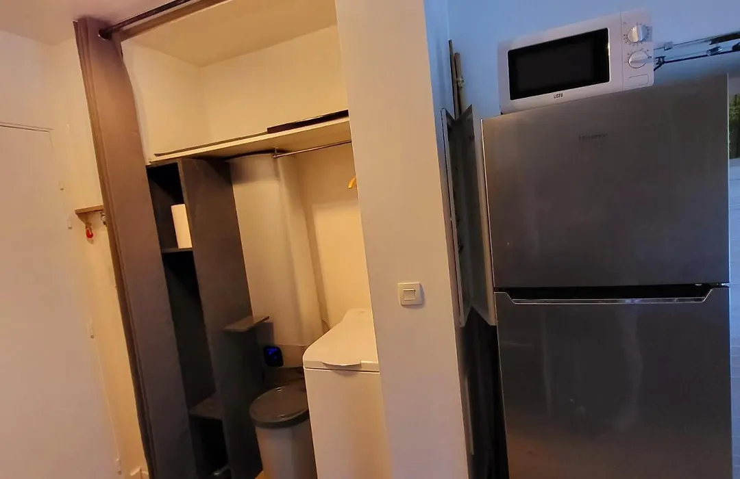 Évasion à deux, domaine prestigieux, jacuzzi et parking privés, piscine-1