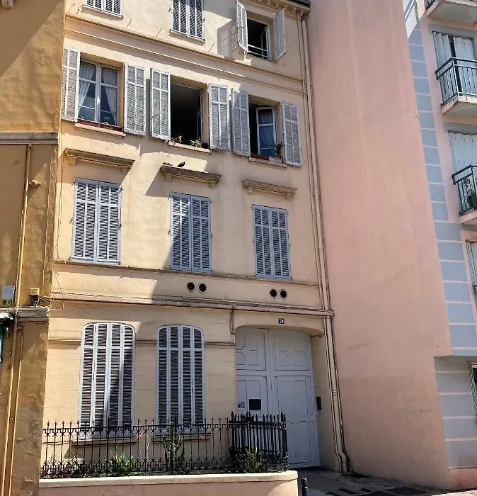Maisonnette studio bas Suquet, 200m plages, 700m palais, au calme-1