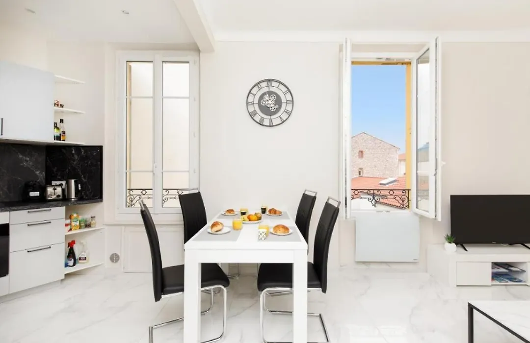 Bright And Elegant Renovated Two Rooms - Near Suquet-1