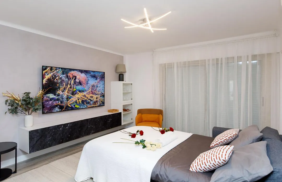 Premium 80Sqm Apartment Opposite Martinez, Steps From Congress Center-1