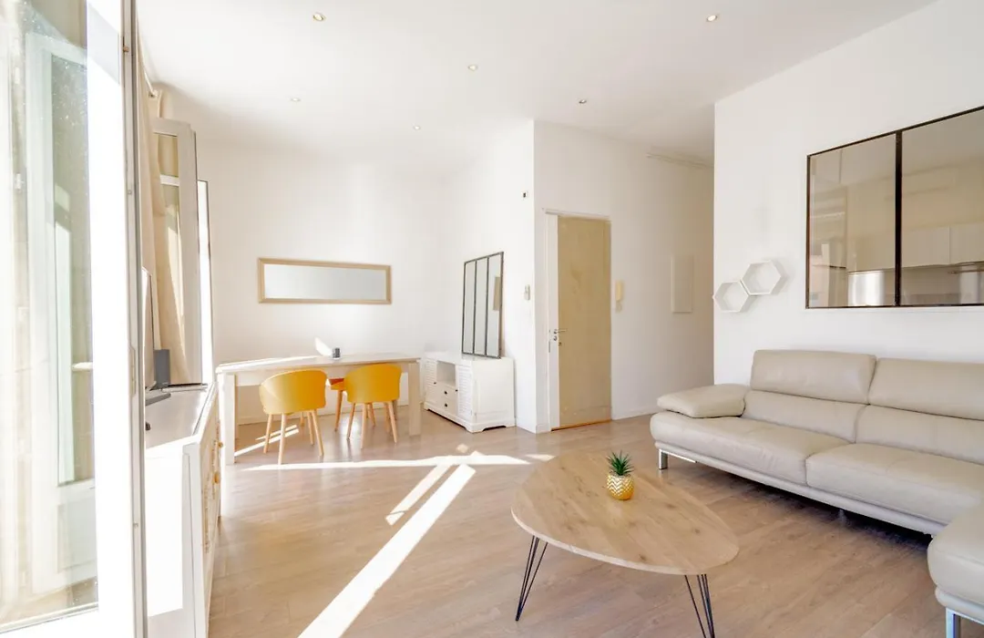 Bel appartement avec balcon centre ville-1