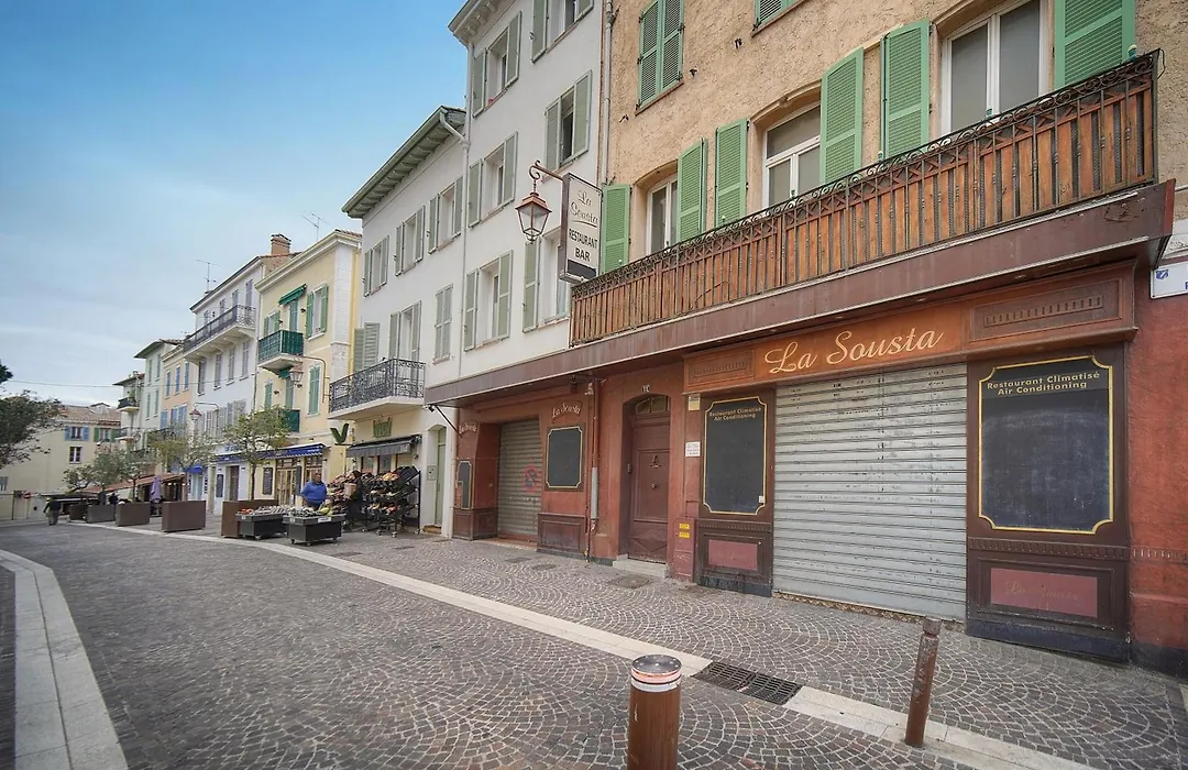 Cannes hyper centre quartier historique du suquet -palais-croisette-1