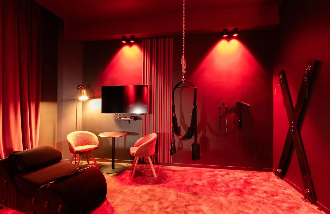 Évasion intime : Love Room de luxe à Cannes-1