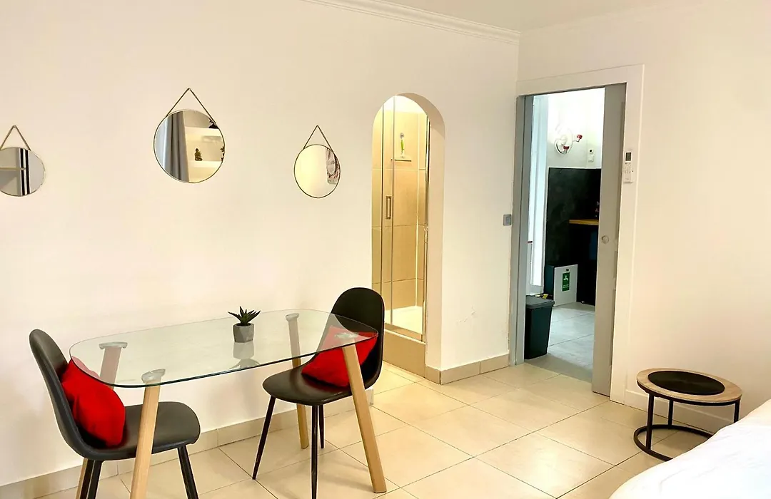 Grand Studio, Parking privé, Cuisine séparée-1