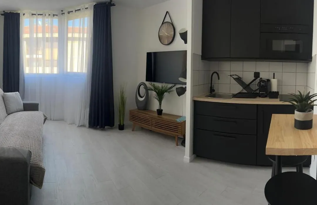 Azur Éden Studio avec Piscine à Deux Pas de la Plage-1