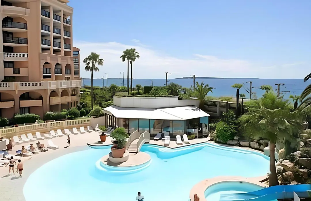 Appartamento In Riva Al Mare A Cannes-1