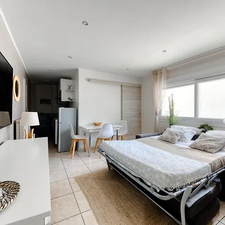 Cosy Apartment + Secured Parking-2