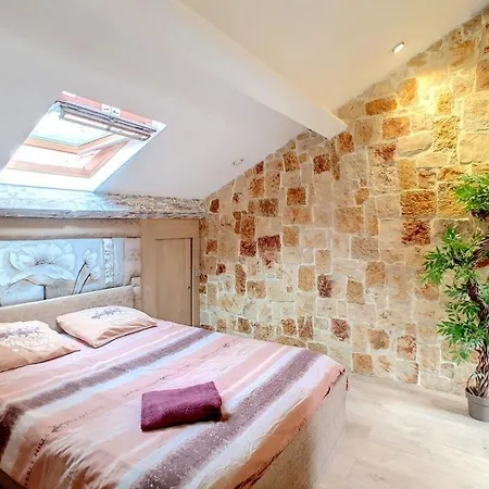 Beautiful appartment with jacuzzi-2