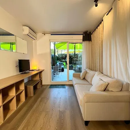 Évasion à deux, domaine prestigieux, jacuzzi et parking privés, piscine-2