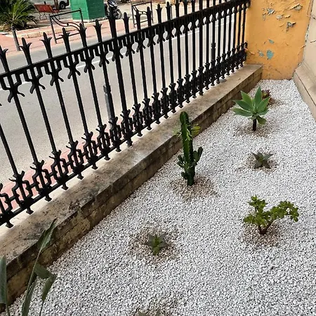 Maisonnette studio bas Suquet, 200m plages, 700m palais, au calme-2