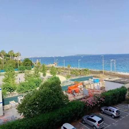 Bocca Baie T2 en bord de mer - Axelle Loc Appart-2