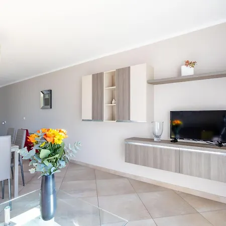 Le Midi 8 By Estates Cannes-3