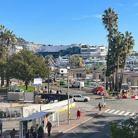 Appartement 33 m2 comme une junior suite - vue Port et Palais des festivals-3