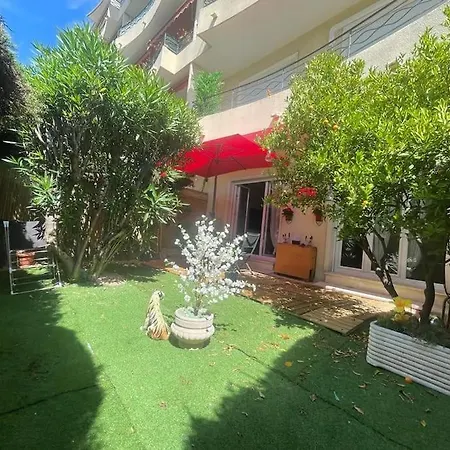 Cannes Cosy Oasis-3