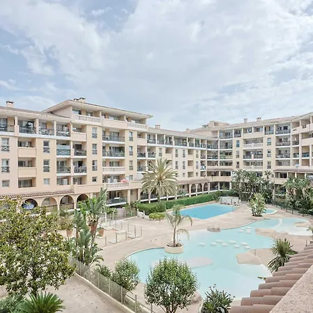 Le Cannes Beach 302-3