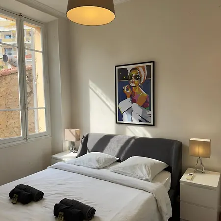 Ac-Free Parking - Contemporary 4 Bedroom Villa Apartment-3