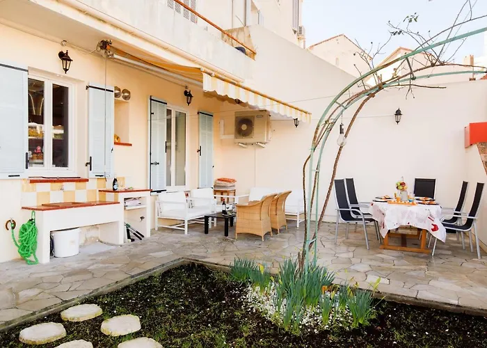 Little Garden Yourhosthelper Cannes