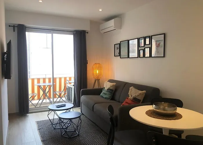 C001-Beau studio neuf situé au centre Cannes