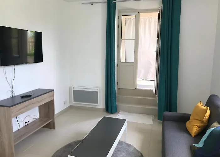 Cannes 2 pieces de 49 m2 ,piscine. Jardin privatif