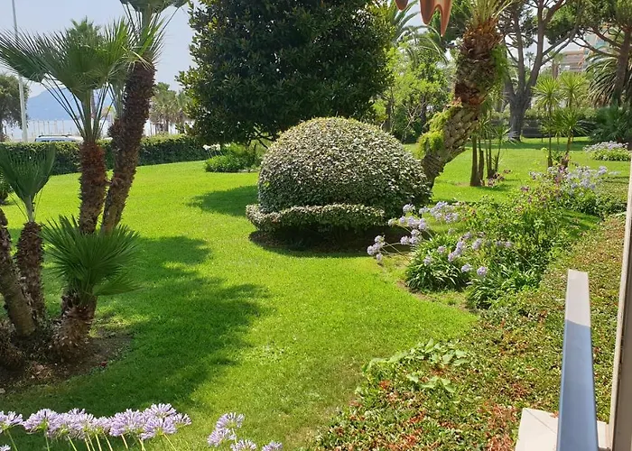 Garden And Beach Sea View Apartment Cannes