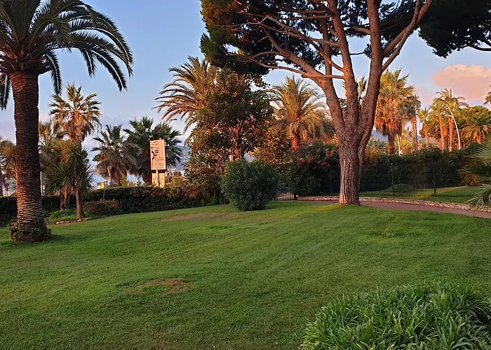 Garden And Beach Sea View Apartment Cannes