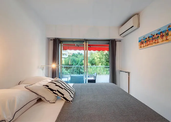 Appartement 2 pièces au calme proche Martinez avec parking privé Cannes