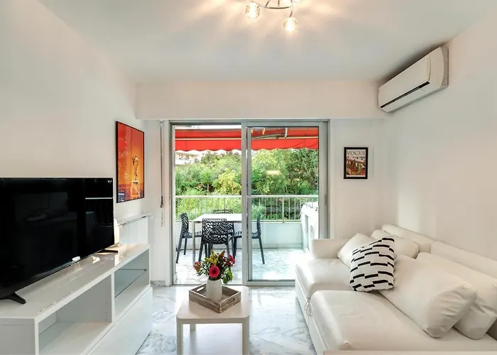 Appartement 2 pièces au calme proche Martinez avec parking privé Cannes