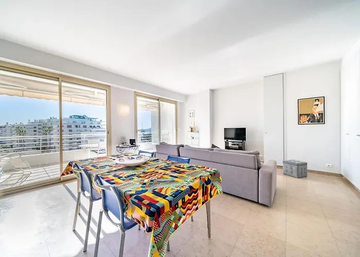 Palm Beach- Free Wifi- Parking- Sea View Cannes