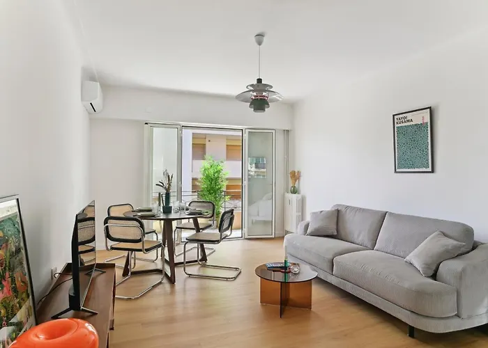 Designer Flat, Luxurious, Close From Palais, Terrasse, Private Garage, Air Conditoning Cannes