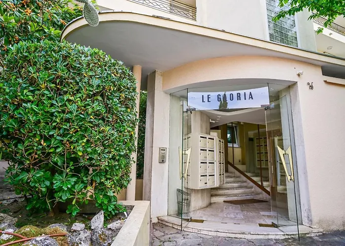 Designer Flat, Luxurious, Close From Palais, Terrasse, Private Garage, Air Conditoning Cannes