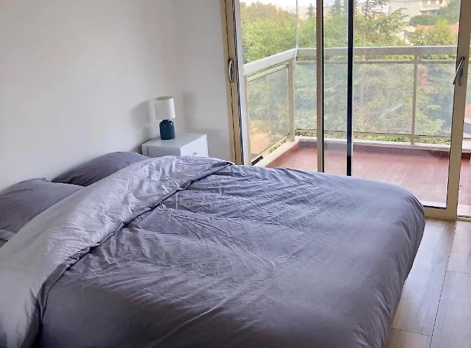 Appartement neuf, piscine, terrasse, vue mer. Cannes