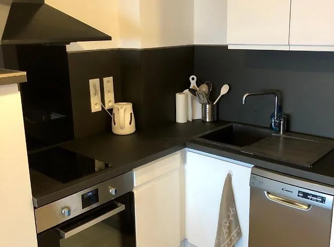 Appartement neuf, piscine, terrasse, vue mer. Cannes