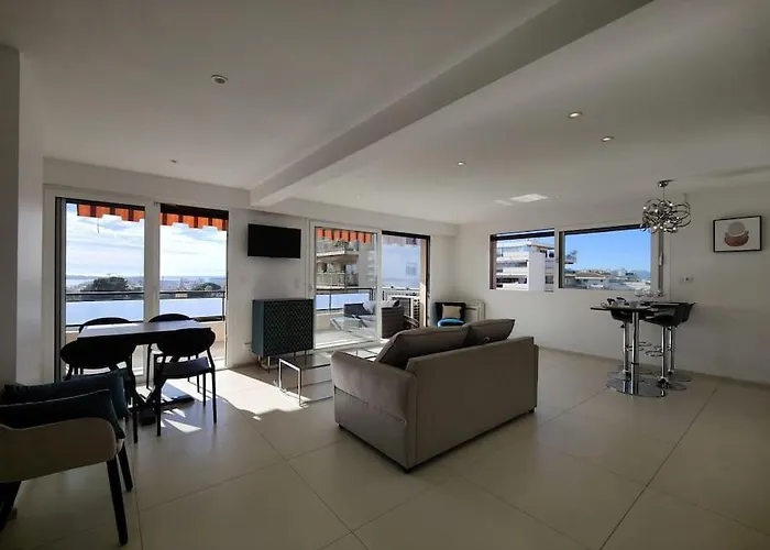 Cannes Vue Mer T2 61M²+ Parking