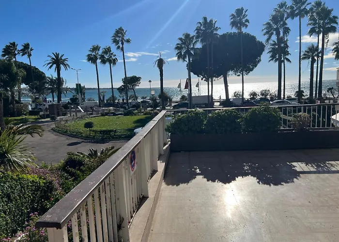 Azur Évasion Meublé Classé 3 etoiles Croisette Festival Residence Grand Hôtel Cannes