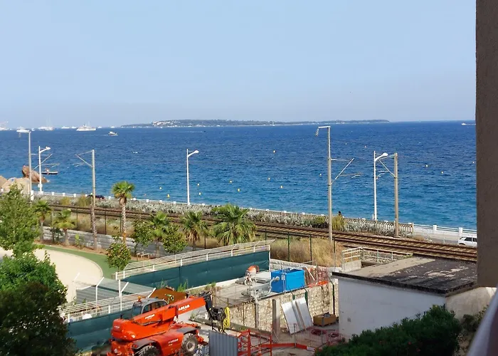Bocca Baie T2 en bord de mer - Axelle Loc Appart Cannes