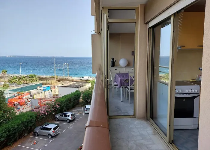 Bocca Baie T2 en bord de mer - Axelle Loc Appart Cannes