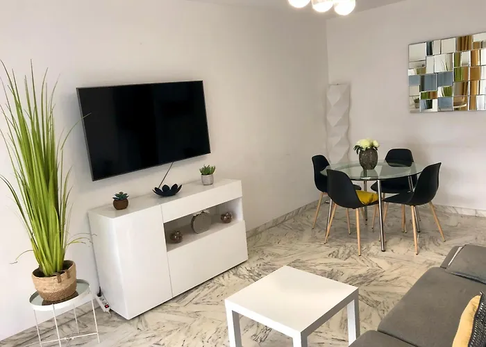 Residences Fleuries - behind Cannes Croisette Bvd