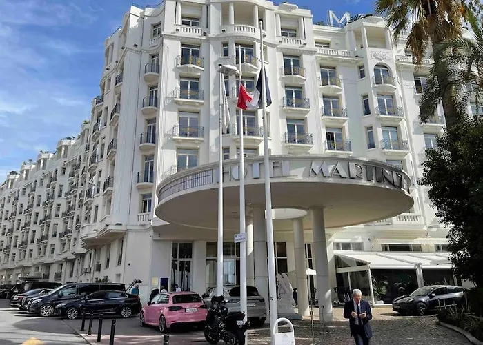 Plage luxe collé à l’hôtel Martinez Cannes