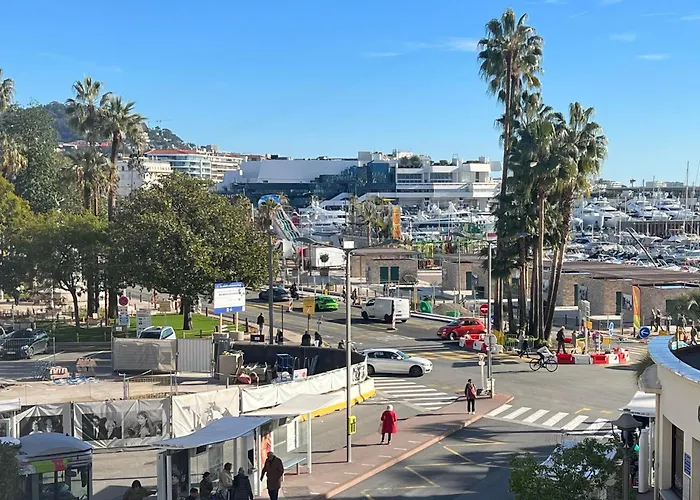 Appartement 33 m2 comme une junior suite - vue Port et Palais des festivals Cannes