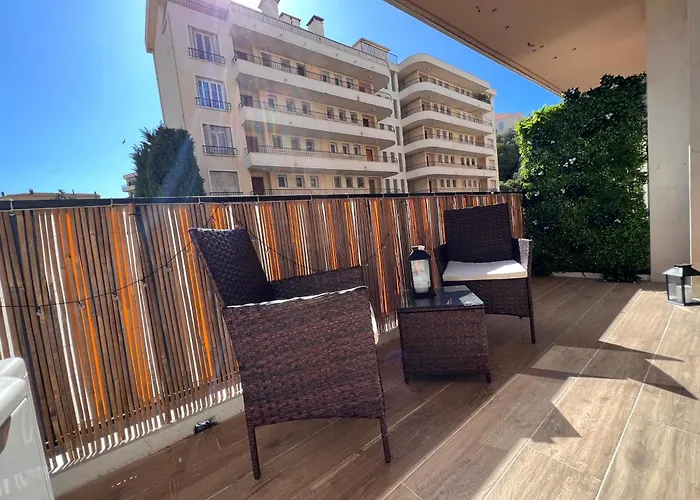 Les Arènes - Cannes centre, Charmant 2 pièces récemment rénové de 45 m2 avec sa terrasse de 10 m2