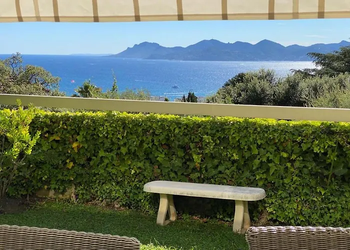 Appartement - villa Le Saint Georges avec superbe jardin et vue mer panoramique Cannes