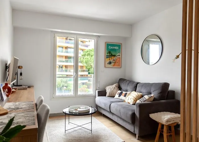 Studio lumineux à 2 mn à pied de la plage Cannes