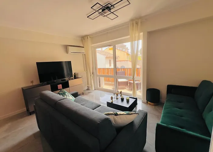 Les Arènes - Cannes centre, Charmant 2 pièces récemment rénové de 45 m2 avec sa terrasse de 10 m2