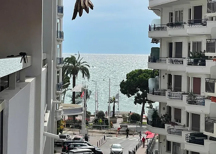 Plage luxe collé à l’hôtel Martinez Cannes