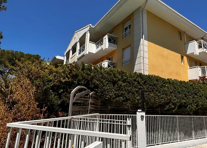 Mondello Hôtellerie Appartement de standing entièrement rénové, 47m2 avec piscine Cannes