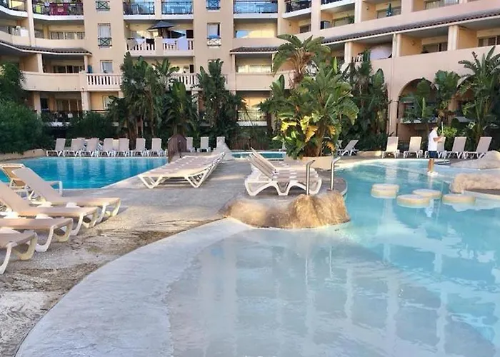 JOLI 2 PiECES AUX PIEDS DES PLAGES Cannes