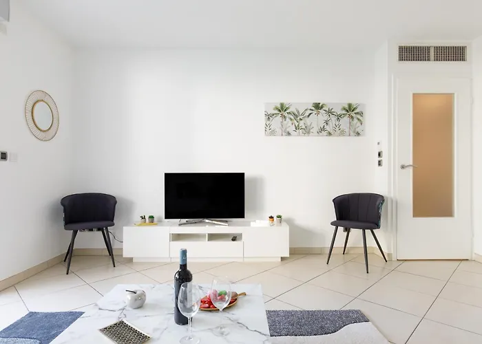 Fleury Home YourHostHelper Cannes
